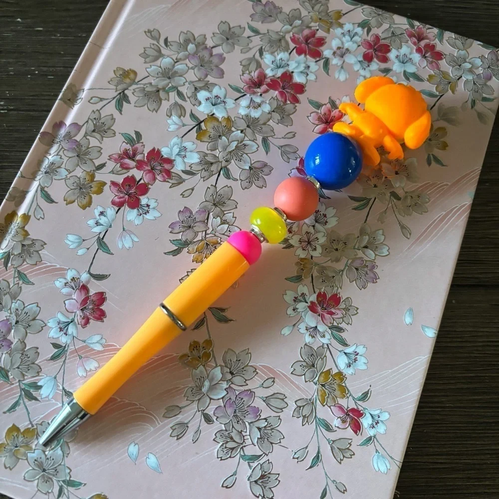 Disney Doorables: The Muppets: Rowlf blacklight handmade beaded pen